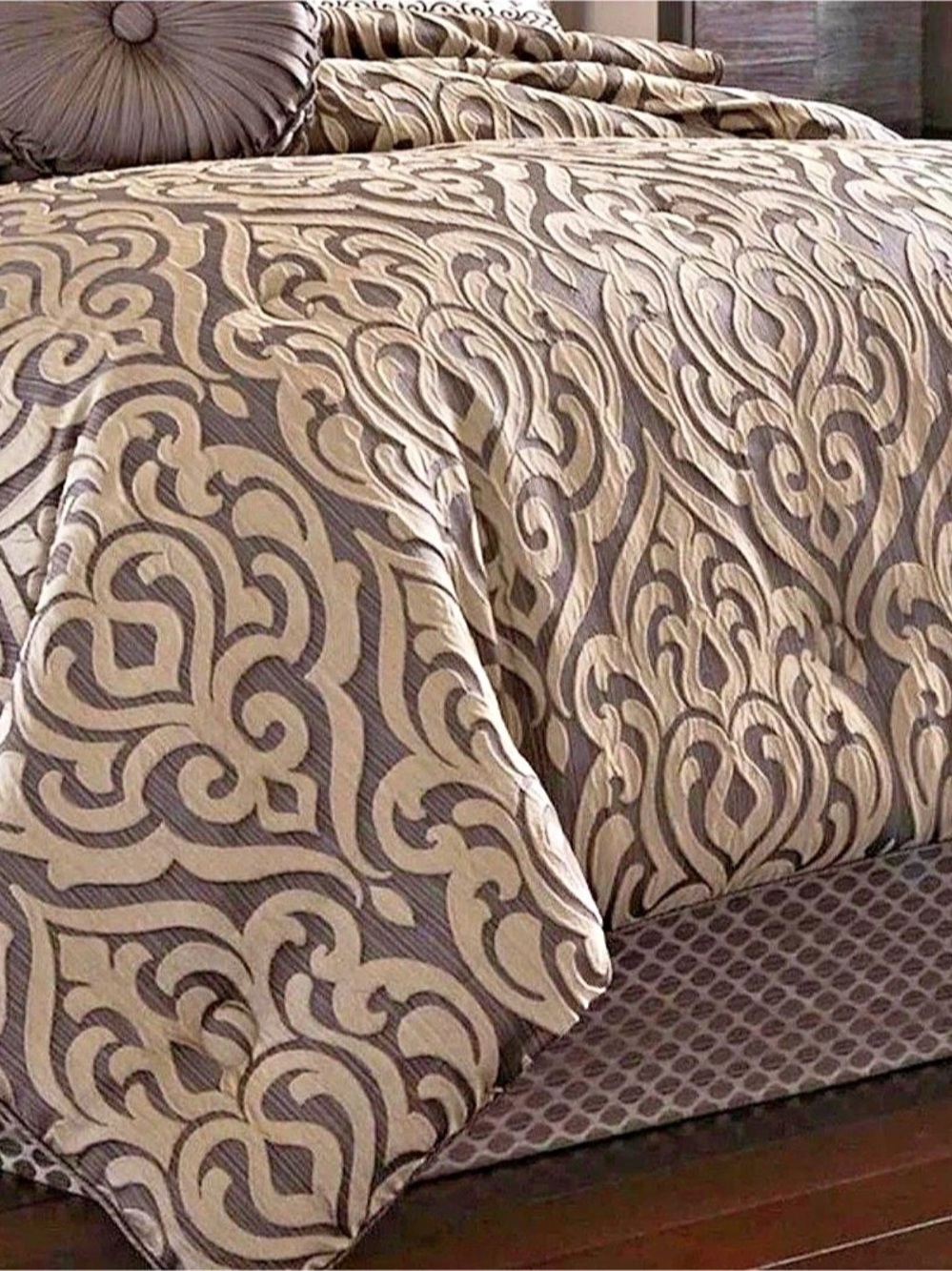 J. Queen New York Astoria Mink Comforter Set